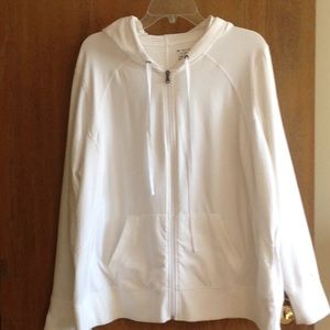 TEK GEAR PLUS SIZE WOMANS 2X WHITE SWEATSHIRT.